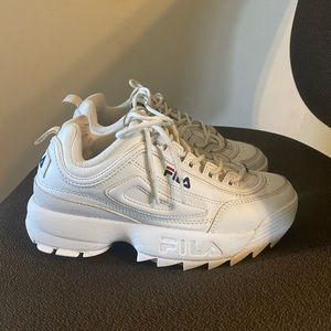 Women’s size 7.5 Fila Disruptor ll sneakers